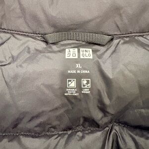 Uniqlo Black light puff jacket
